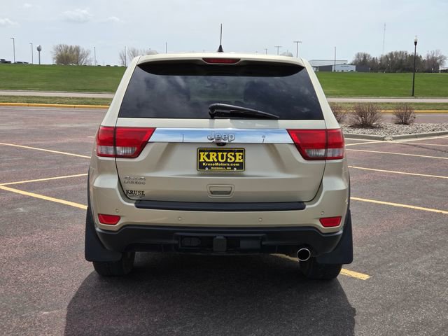 Used 2011 Jeep Grand Cherokee Laredo AWD/4WD image 4