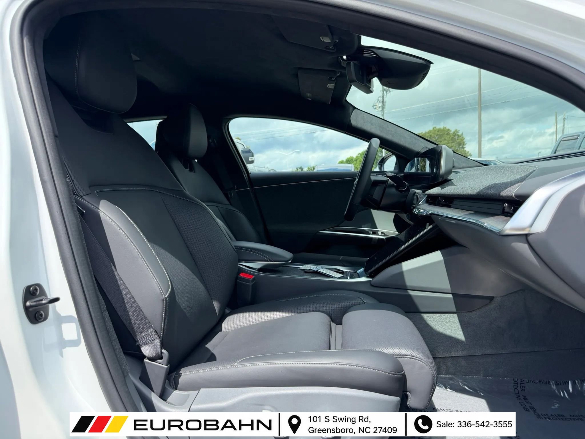 Used 2024 Lucid Air Touring AWD/4WD image 18