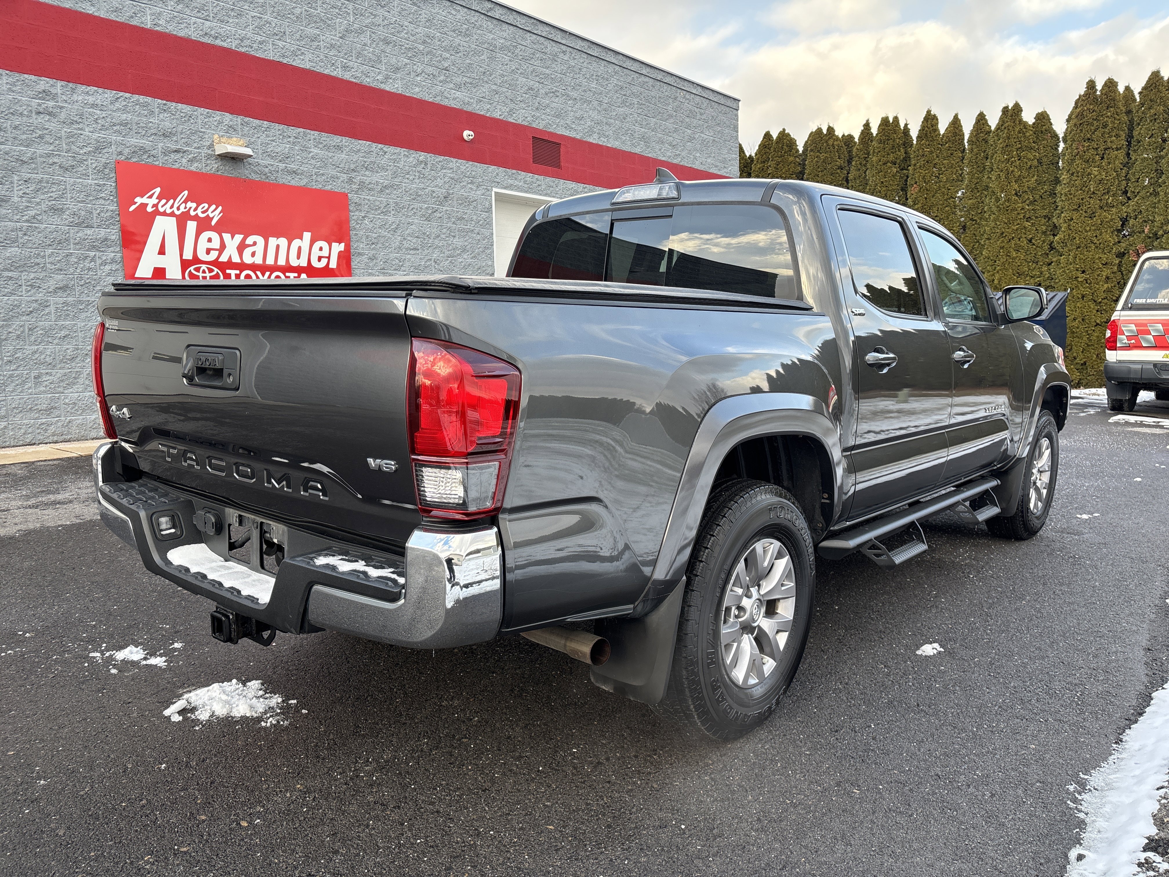 Used 2019 Toyota Tacoma SR5 image 3