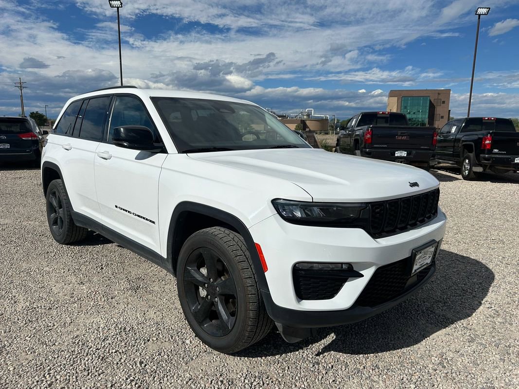 Used 2023 Jeep Grand Cherokee Limited w/ Black Appearance Package image 1