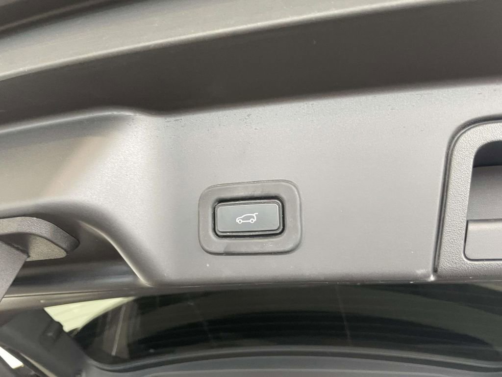 Used 2021 Land Rover Range Rover Evoque S image 17