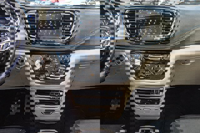 Used 2021 Chrysler Pacifica Touring-L w/ Uconnect Theater Family Group image 11