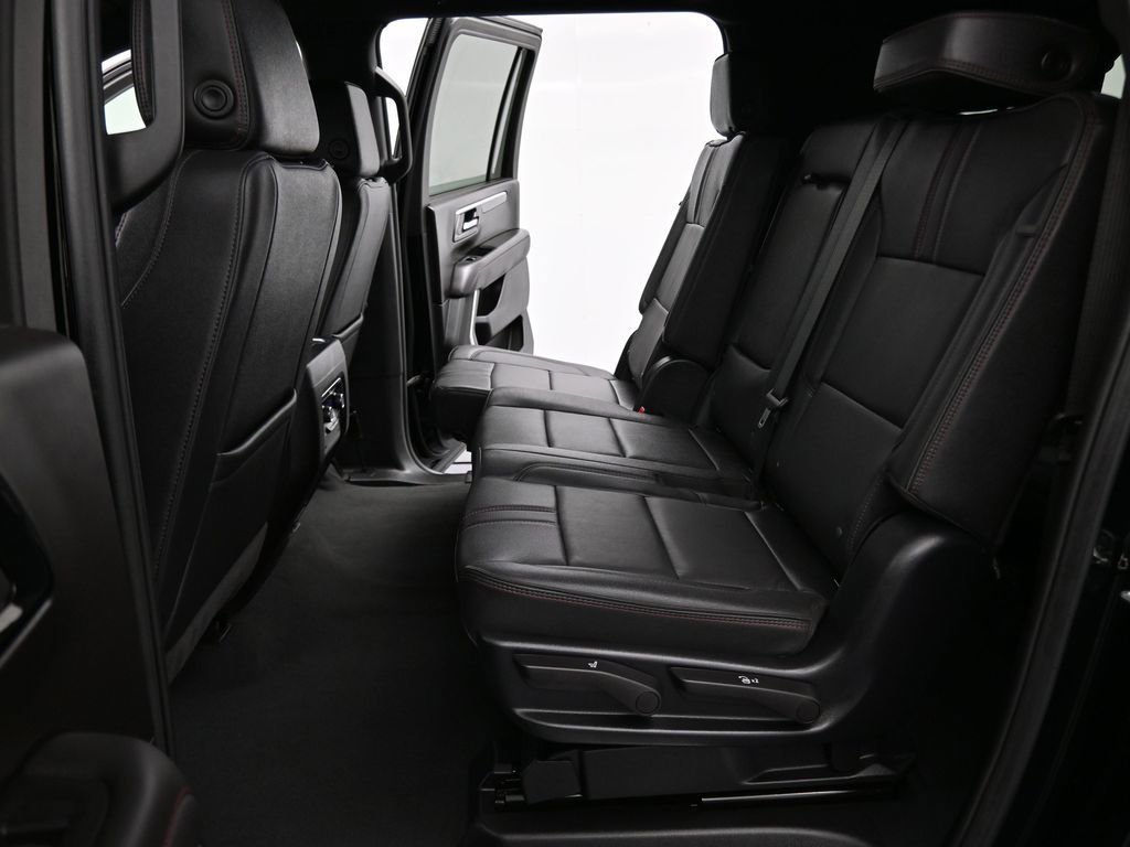 Used 2025 Chevrolet Suburban RST image 12