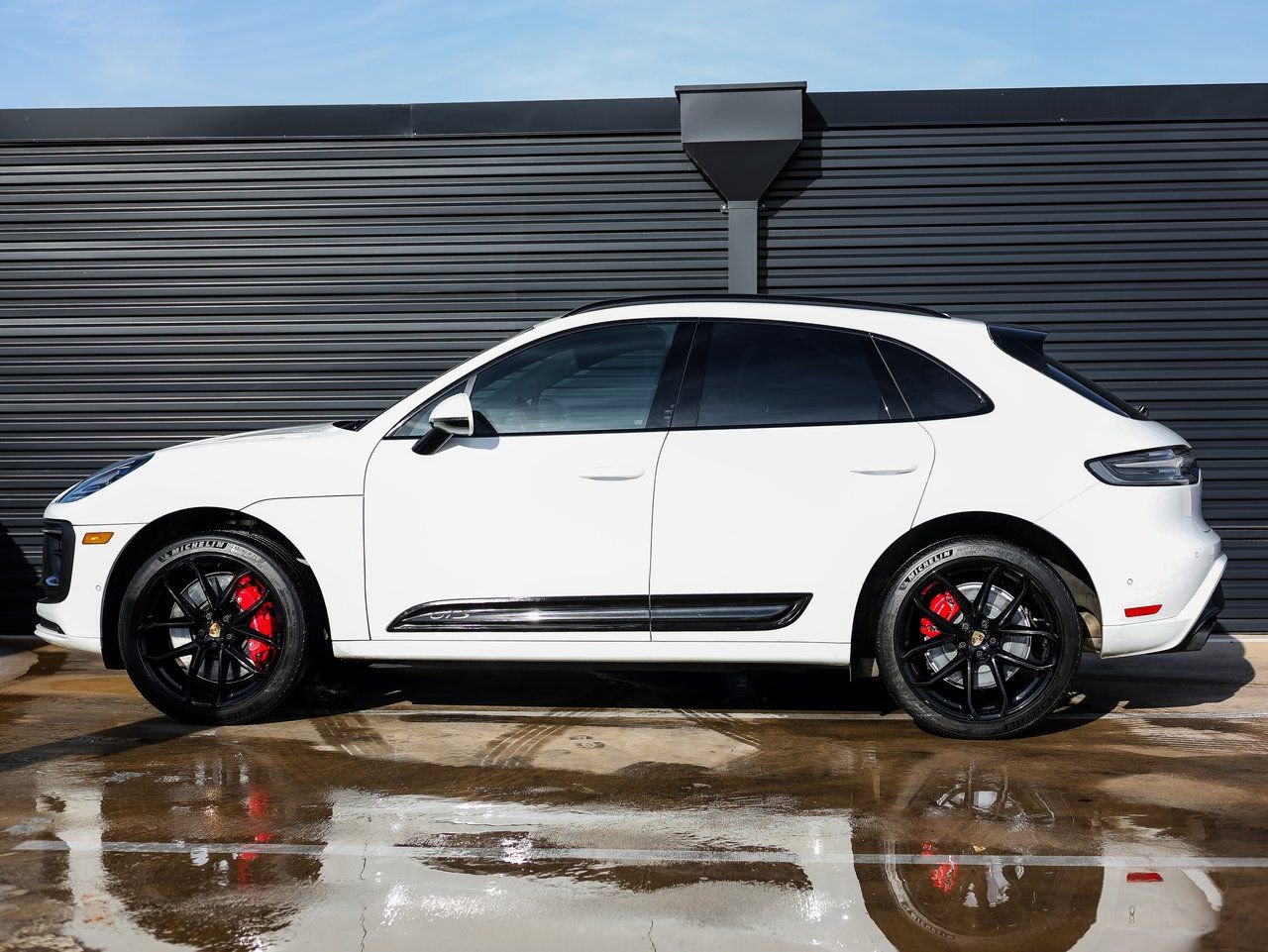 Certified 2022 Porsche Macan GTS image 2