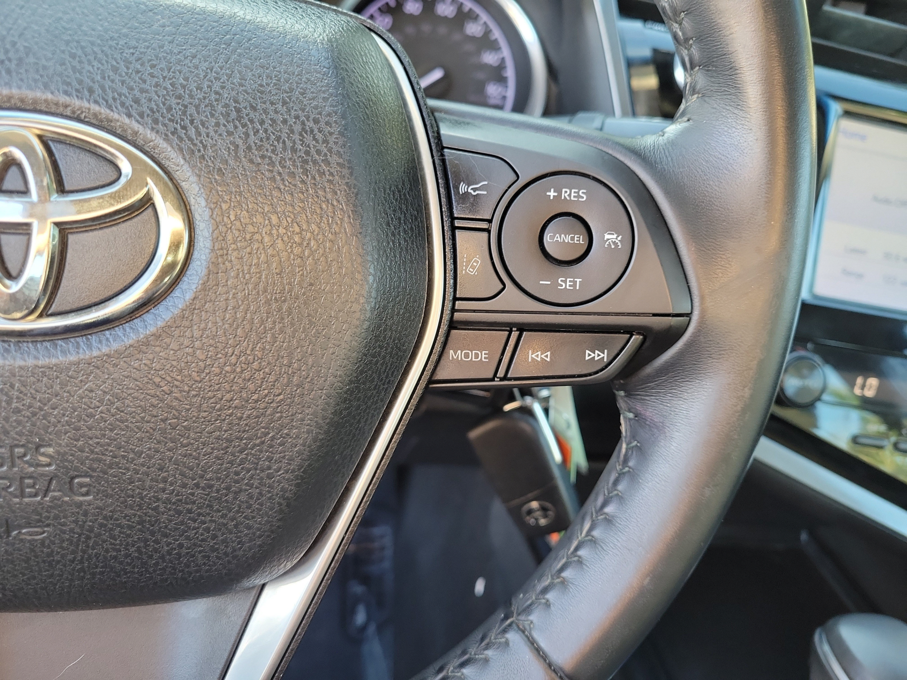 Used 2018 Toyota Camry SE FWD image 24