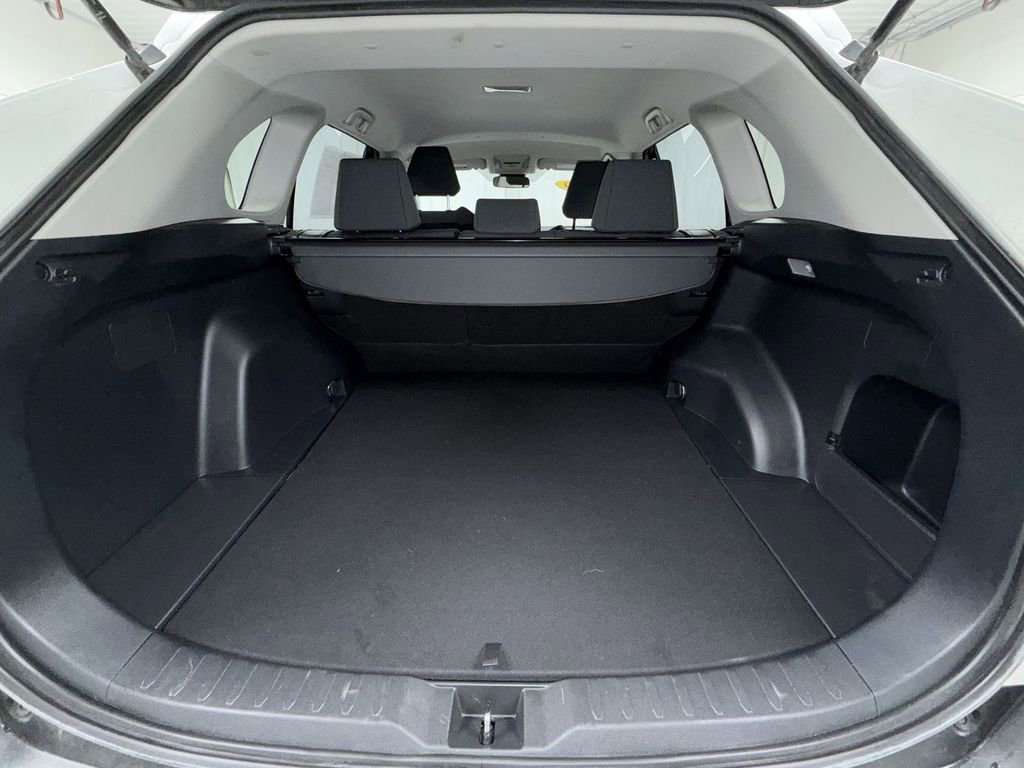Used 2019 Toyota RAV4 LE image 16