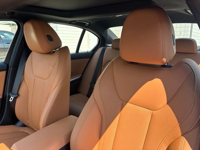 Certified 2024 BMW 330i xDrive Sedan w/ Premium Package AWD/4WD image 19