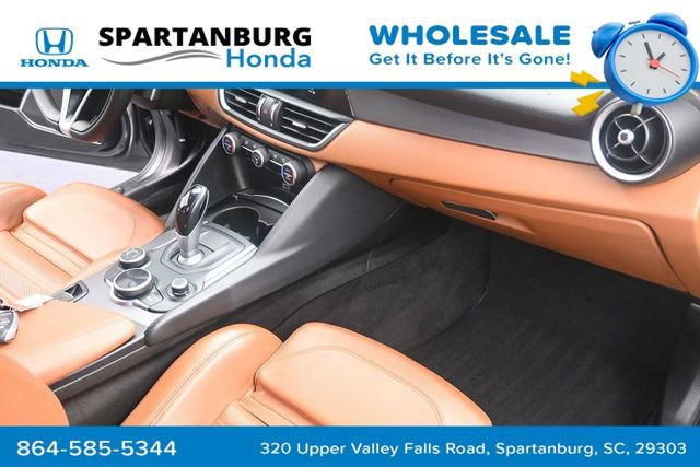 Used 2017 Alfa Romeo Giulia Ti w/ TI 19" Sport Package RWD image 21