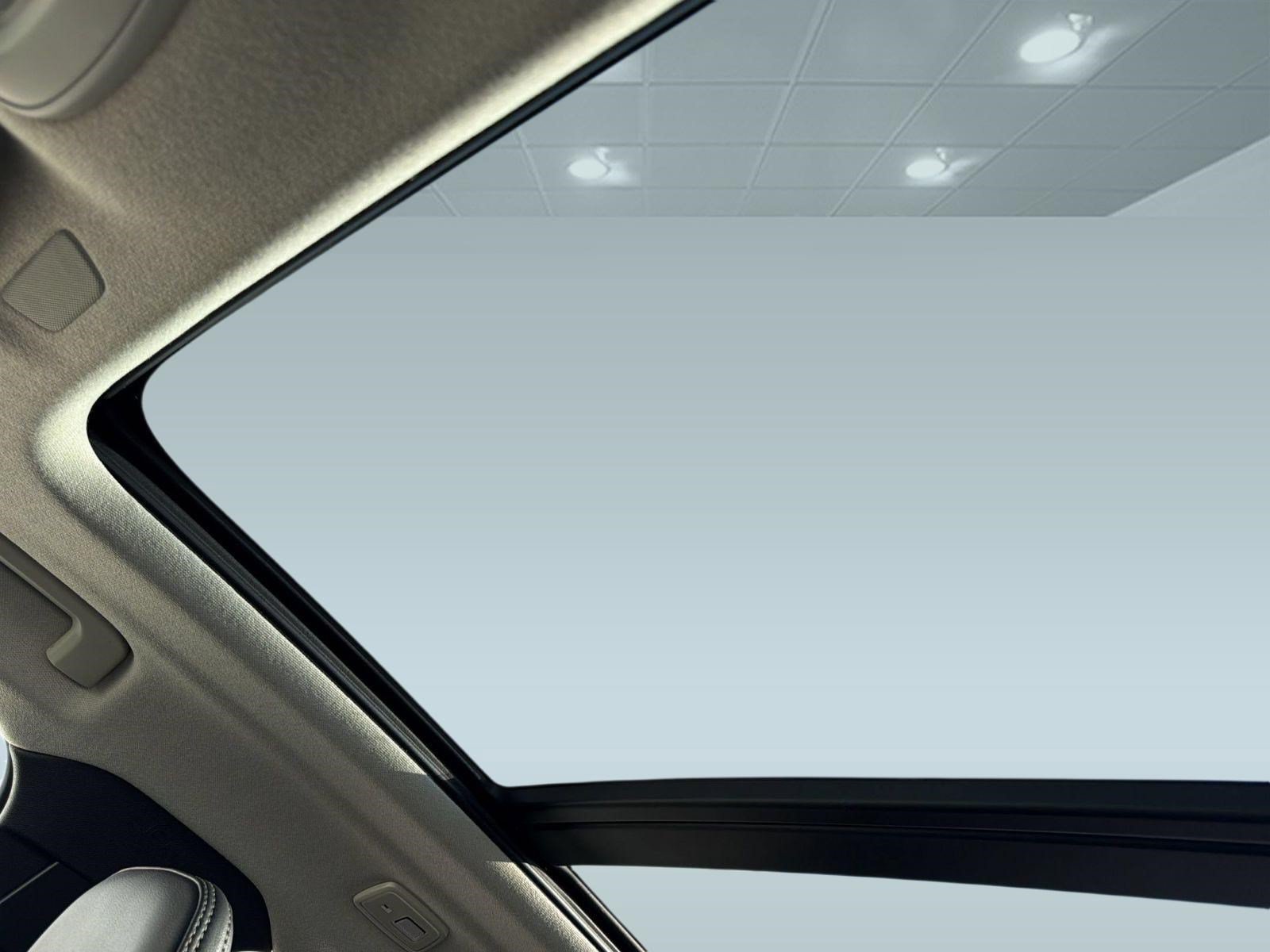 New 2026 Volvo XC40 B4 Core w/ Climate Package FWD image 25