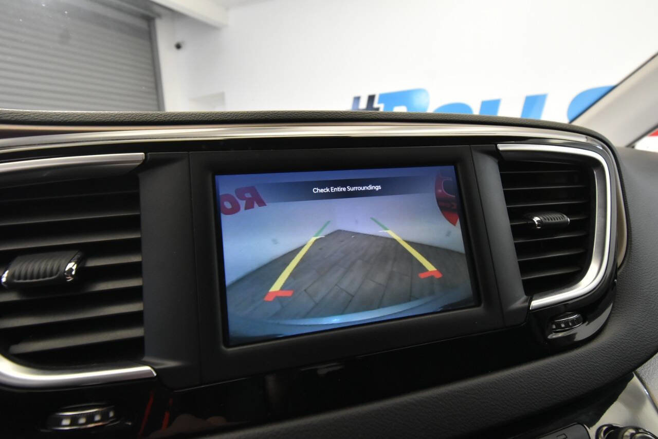 Used 2023 Chrysler Voyager LX FWD image 27