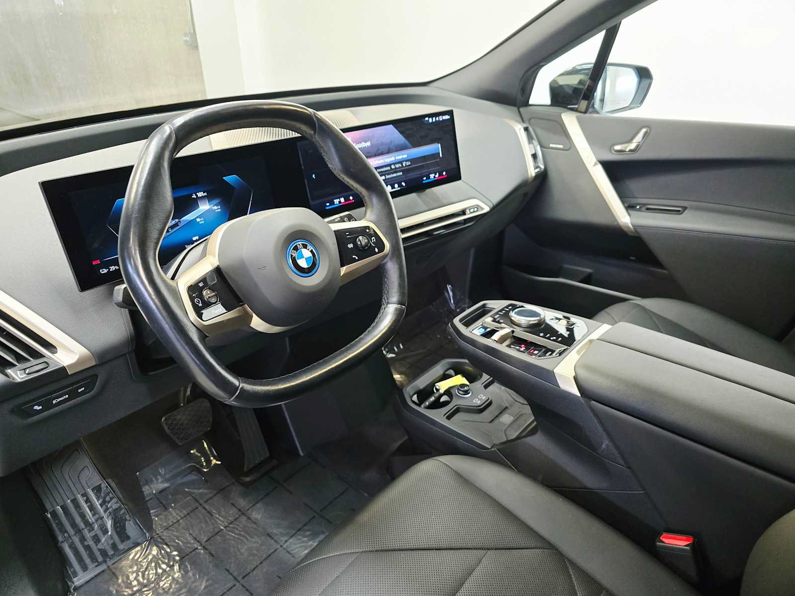 Used 2024 BMW iX xDrive50 w/ Sport Package AWD/4WD image 2