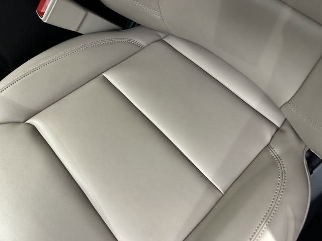 Used 2023 Ford Explorer XLT w/ Equipment Group 202A image 7