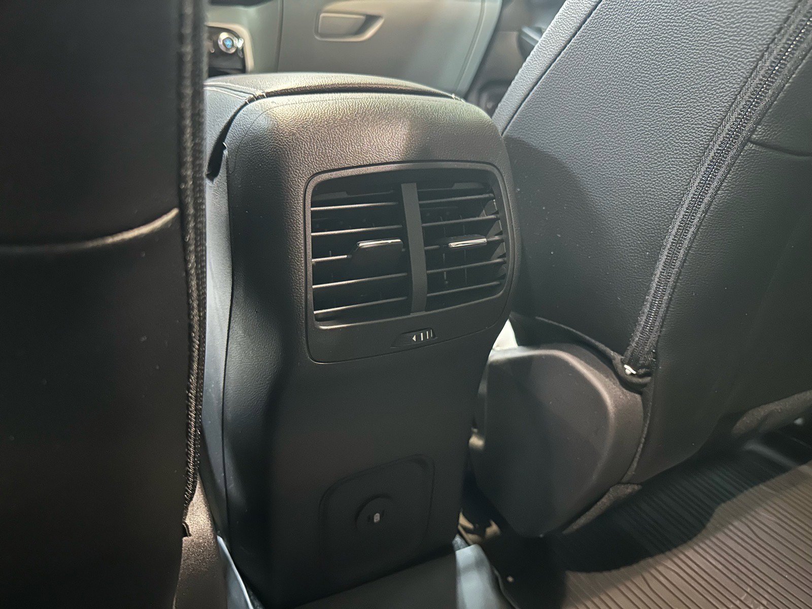 Certified 2025 Ford Escape Platinum w/ Premium Technology Package image 25