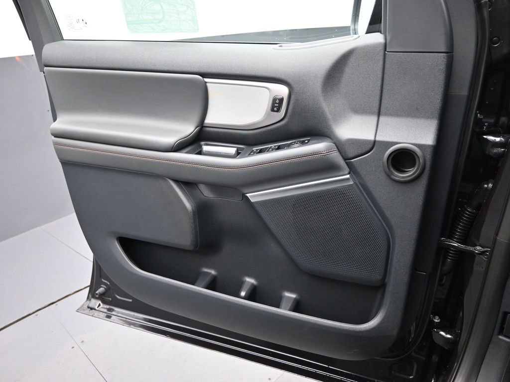 New 2025 Ford Expedition Active image 14