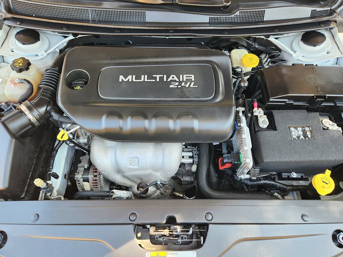 Used 2017 Chrysler 200 Limited Platinum FWD image 50