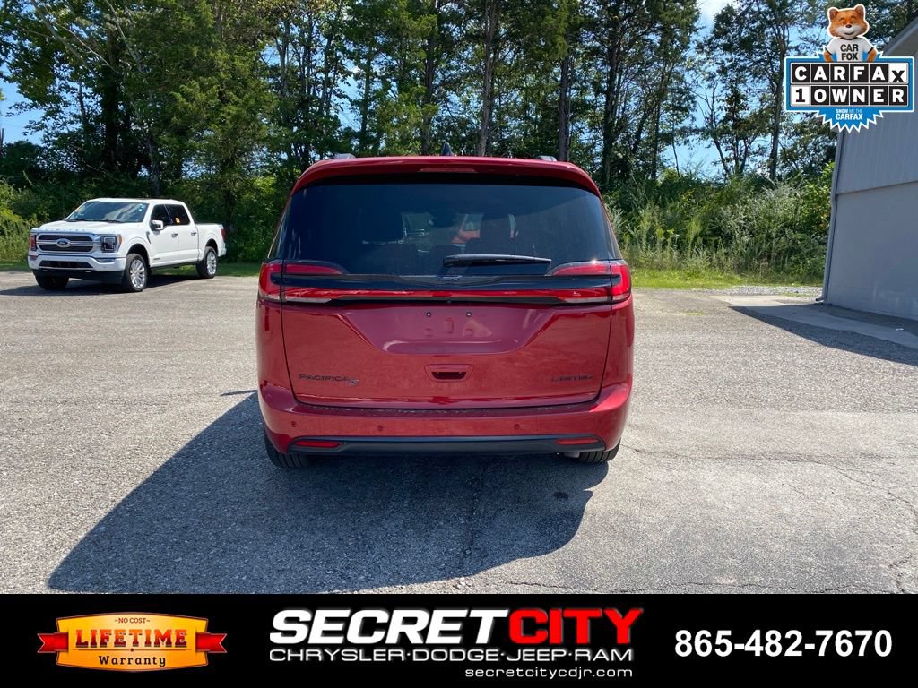 Used 2025 Chrysler Pacifica Limited FWD image 6