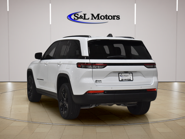 Used 2024 Jeep Grand Cherokee Altitude AWD/4WD image 5