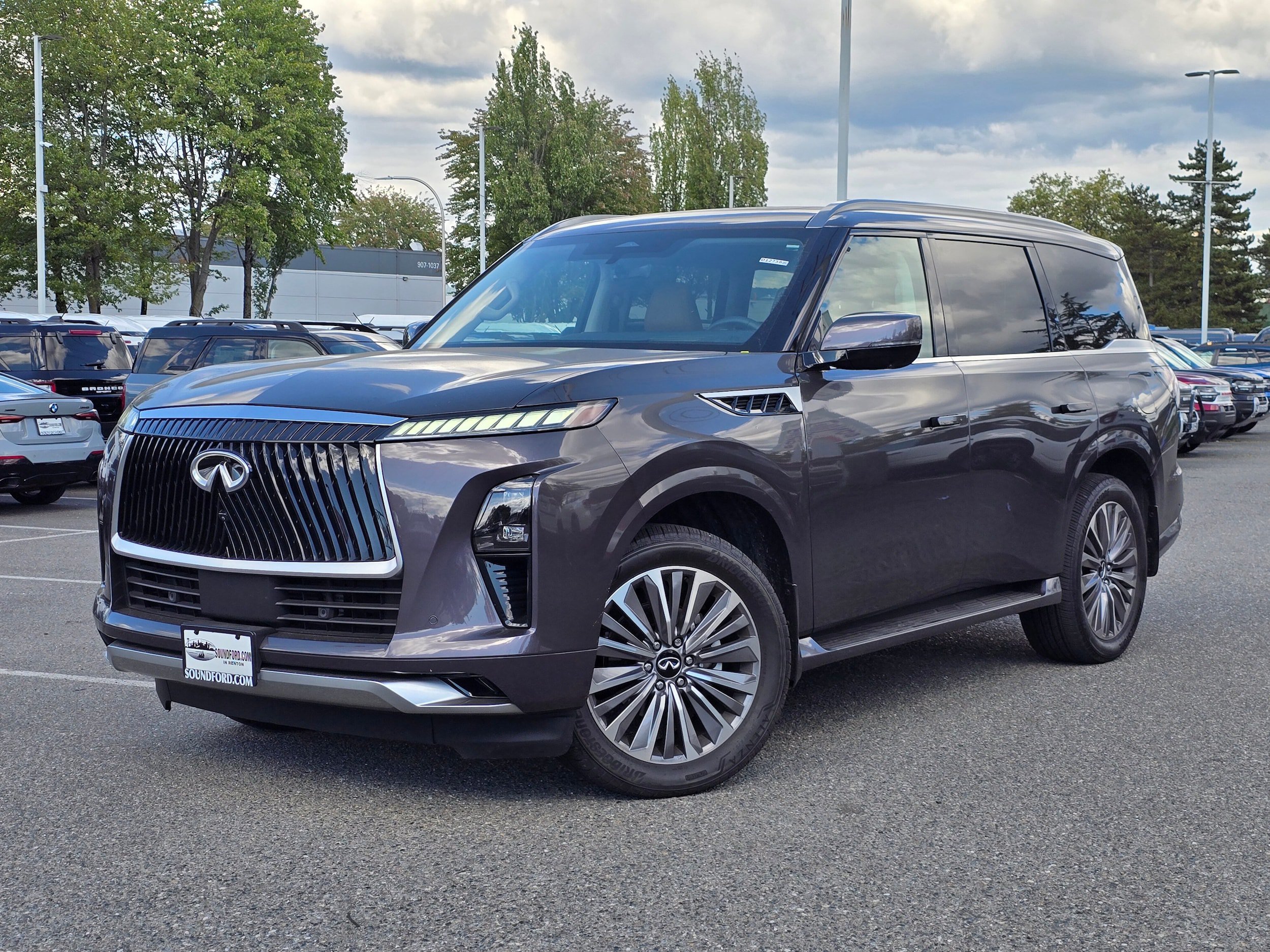 Used 2025 INFINITI QX80 Luxe AWD/4WD image 1
