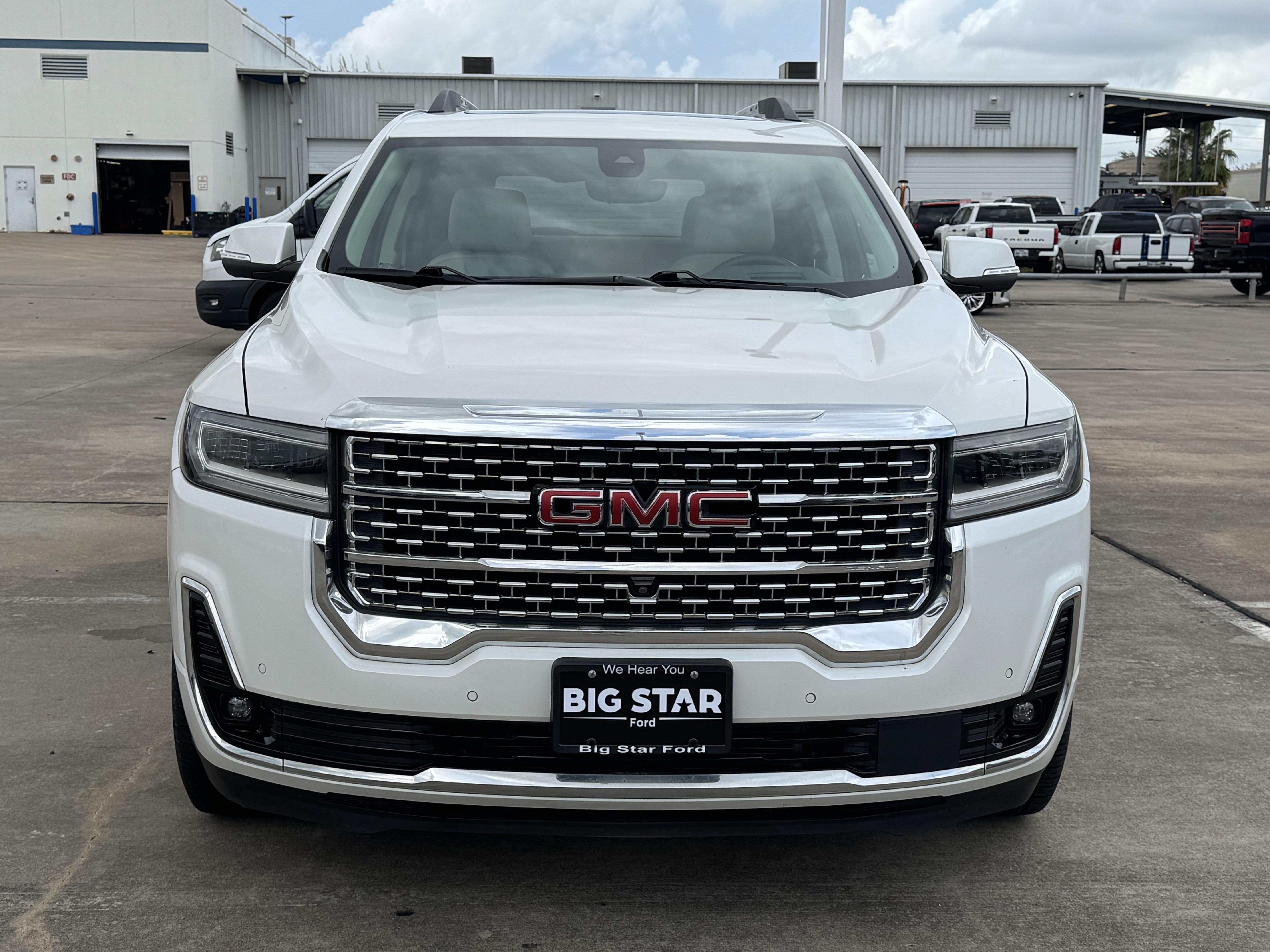 Used 2022 GMC Acadia Denali w/ Denali Ultimate Package FWD image 11