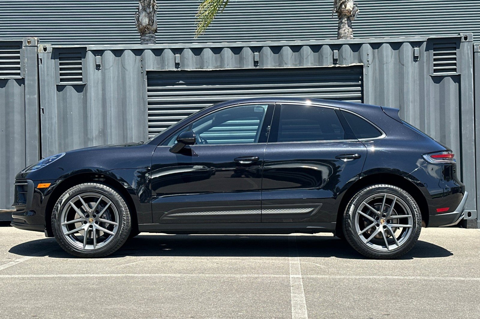 Certified 2023 Porsche Macan AWD/4WD image 2