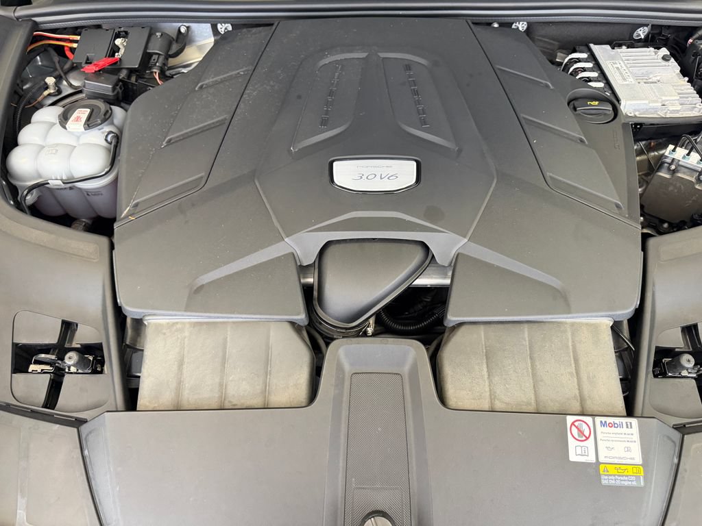 Certified 2023 Porsche Cayenne AWD/4WD image 26