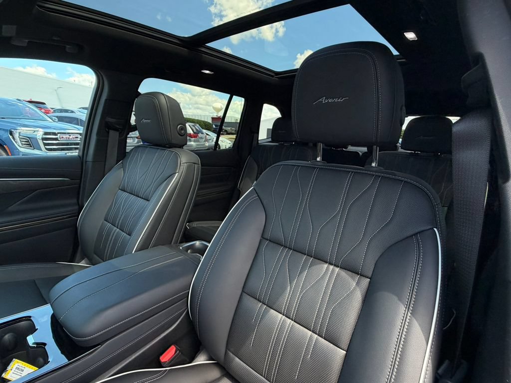Certified 2025 Buick Enclave Avenir w/ Super Cruise Package AWD/4WD image 27