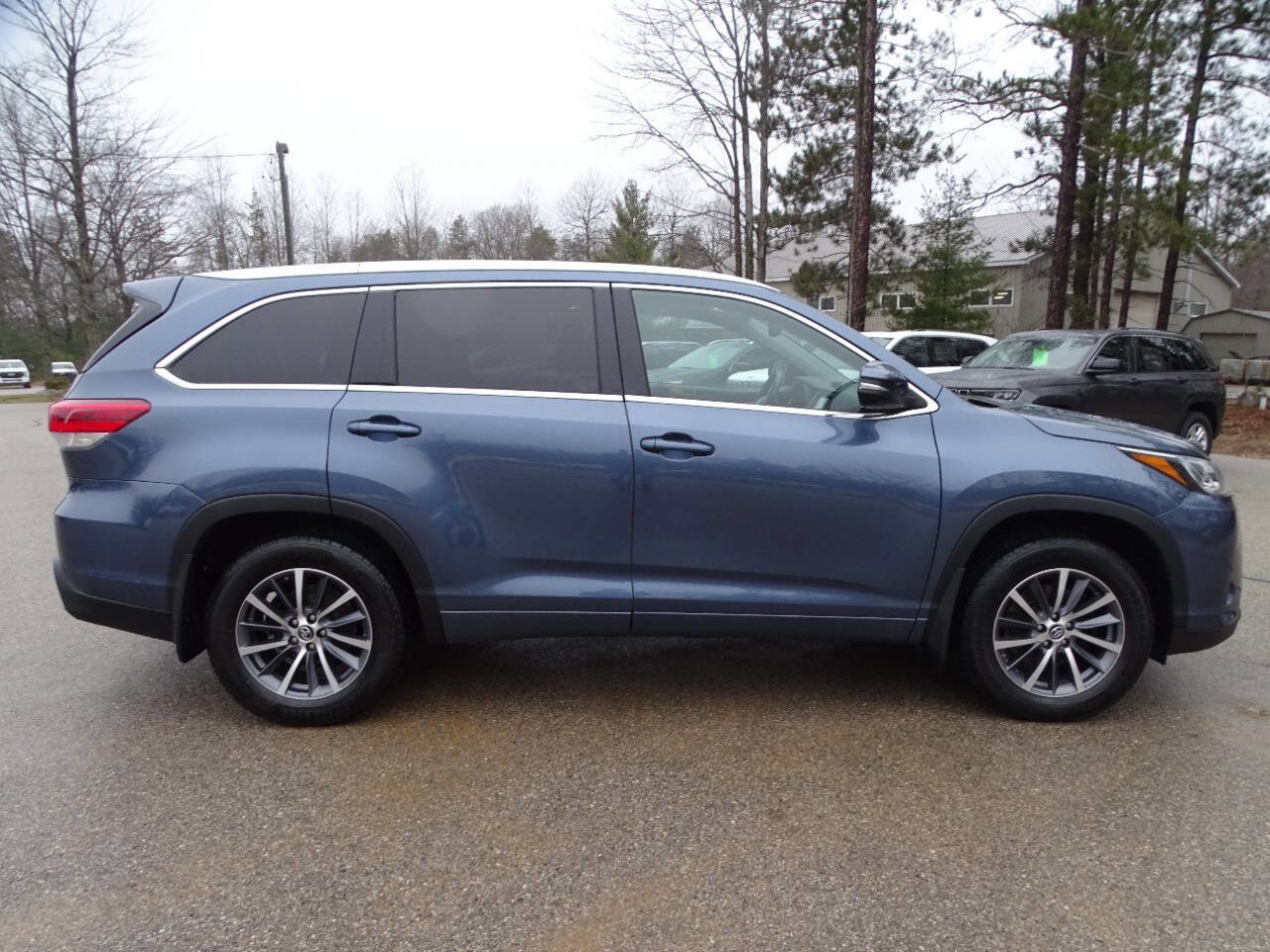 Used 2017 Toyota Highlander XLE image 51