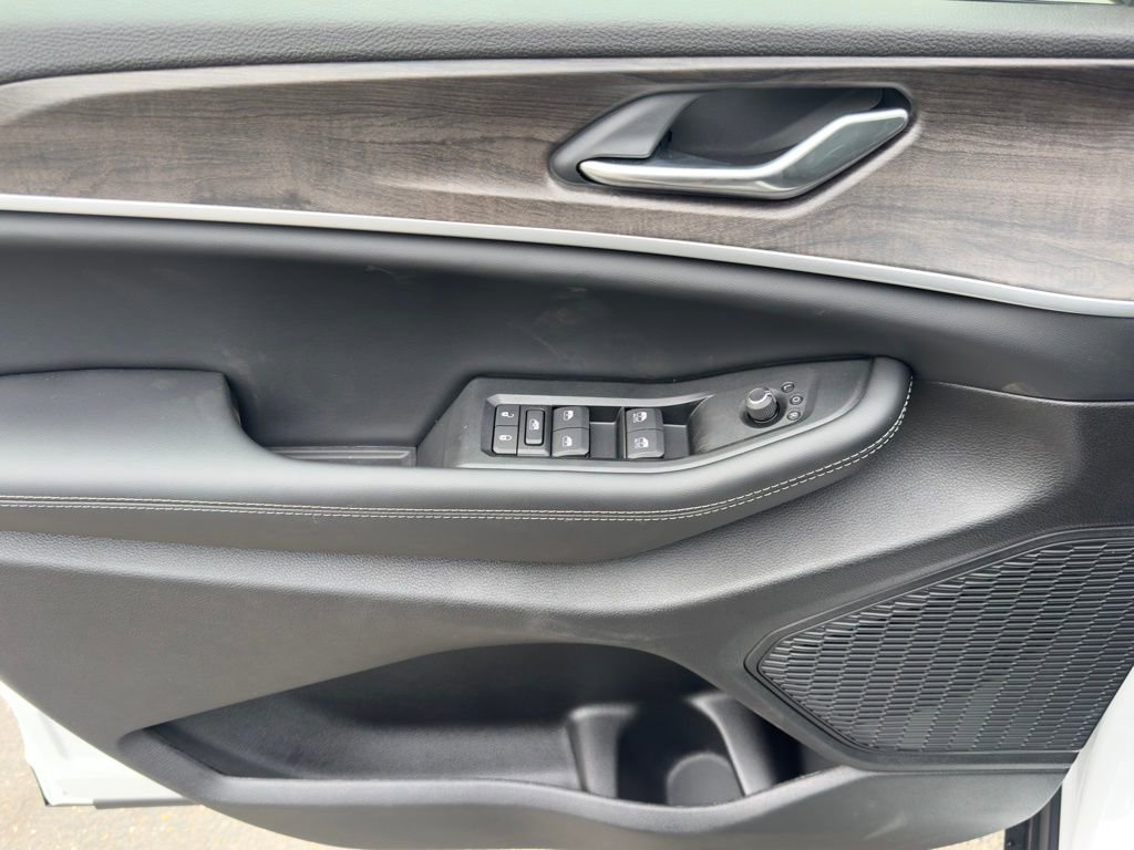 New 2026 Jeep Grand Cherokee Altitude AWD/4WD image 9