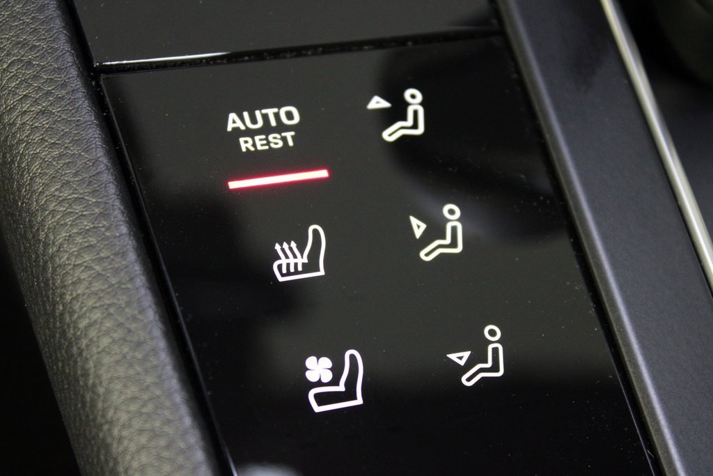 Used 2025 Porsche Macan image 30