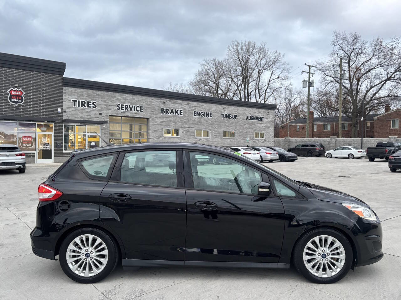 Used 2017 Ford C-MAX Energi SE w/ Equipment Group 401A image 18