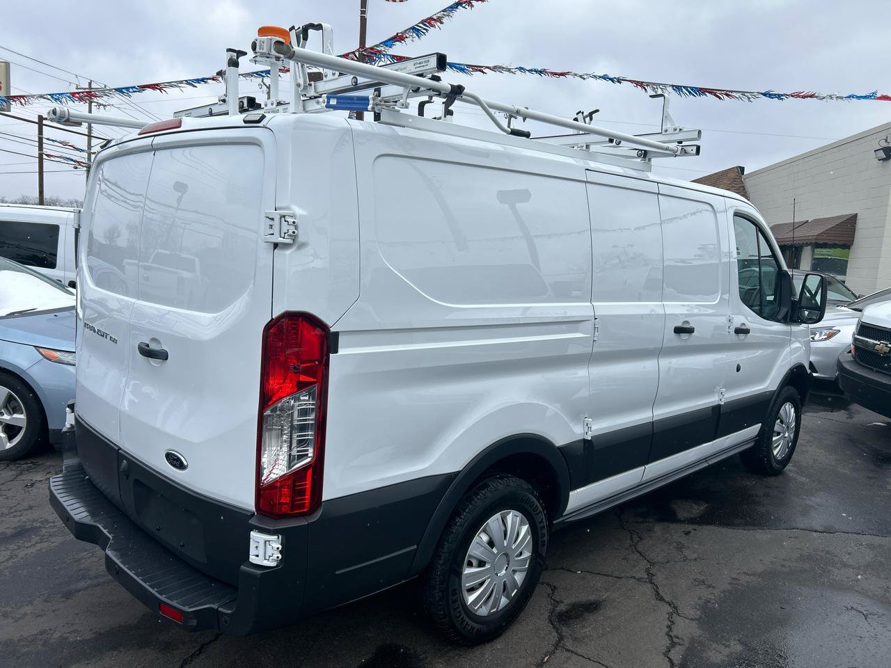 Used 2018 Ford Transit 150 130 Low Roof RWD image 5