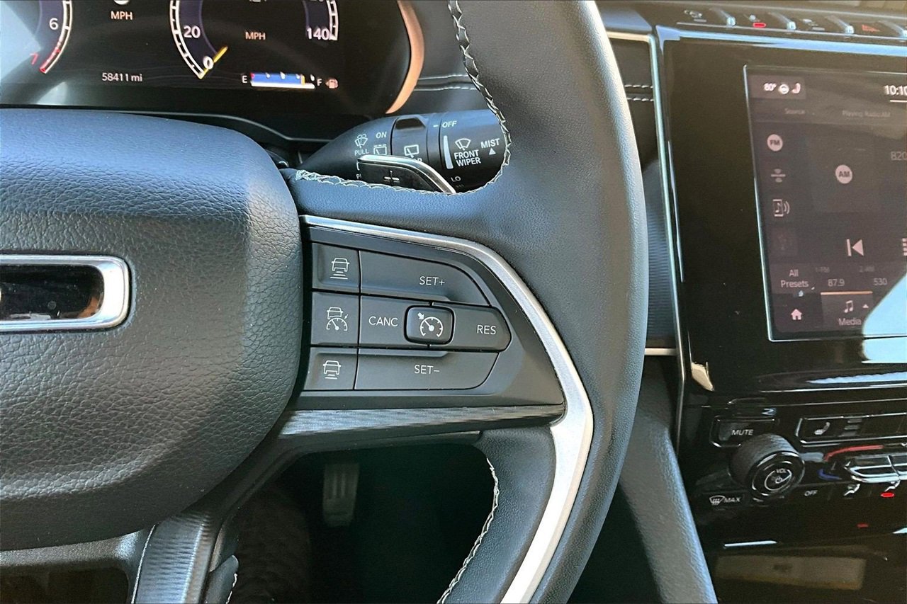 Used 2023 Jeep Grand Cherokee L Laredo image 28