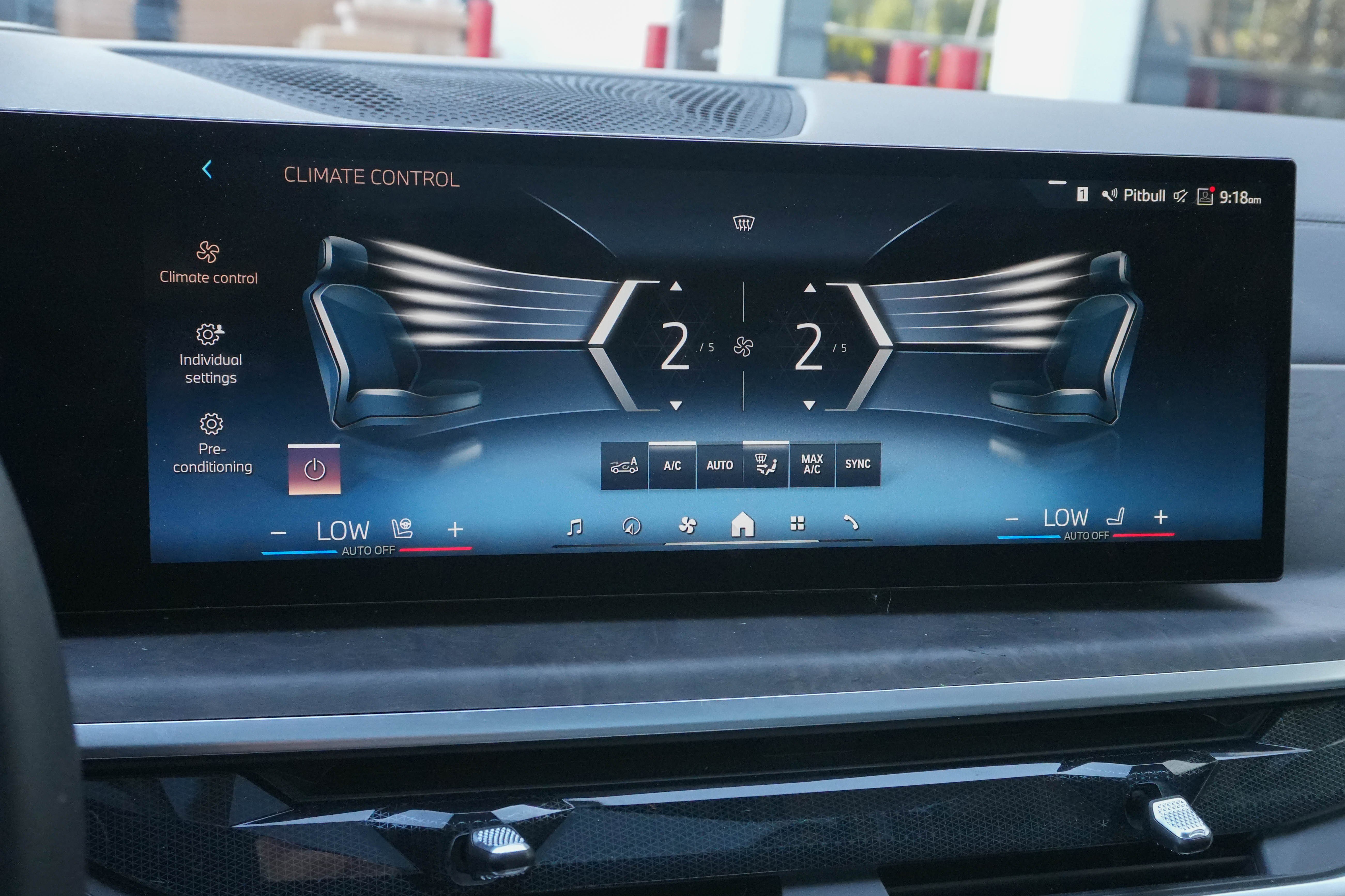 Used 2026 BMW X7 xDrive40i w/ Premium Package image 25