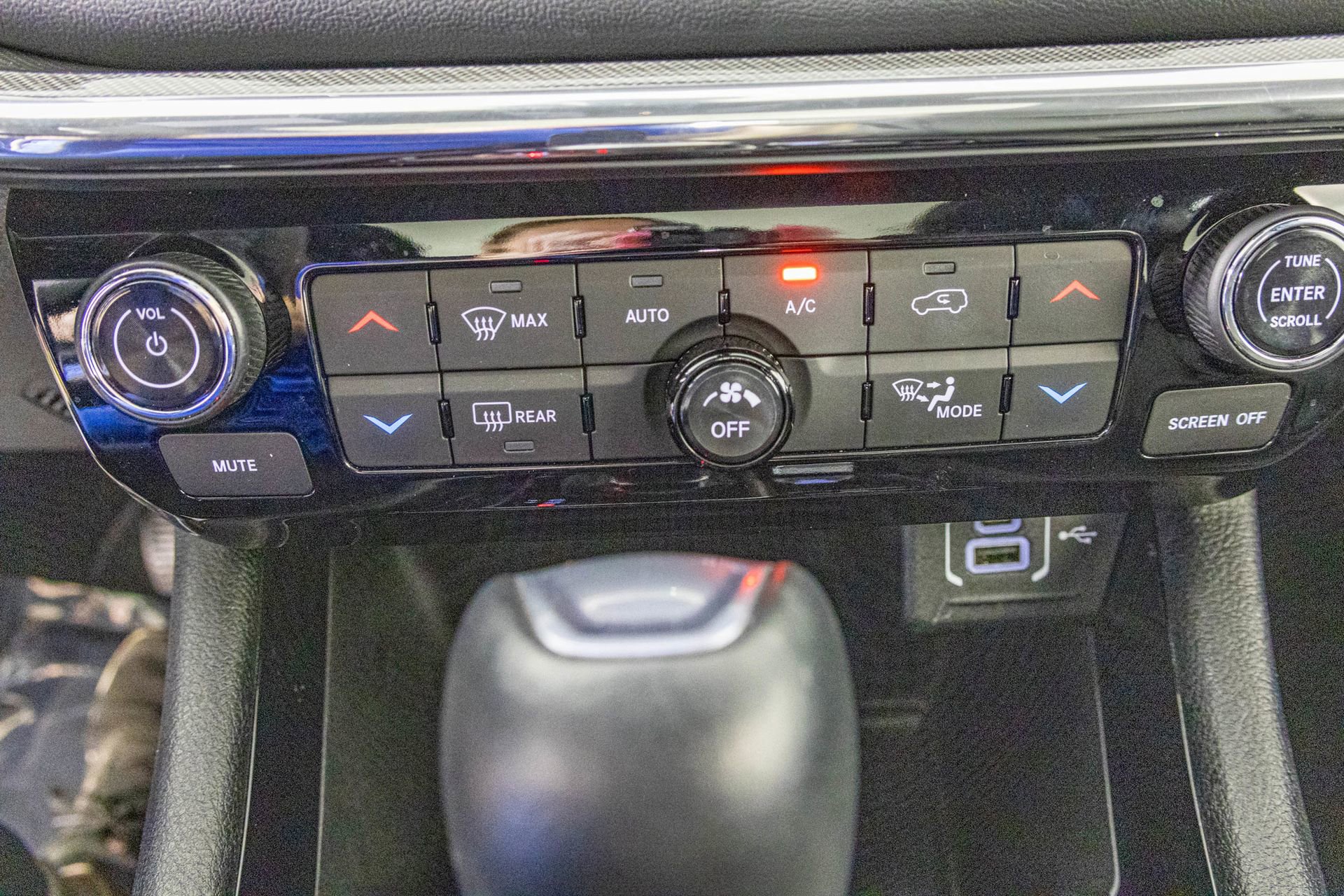 Used 2024 Jeep Compass Limited w/ High Altitude Package image 28