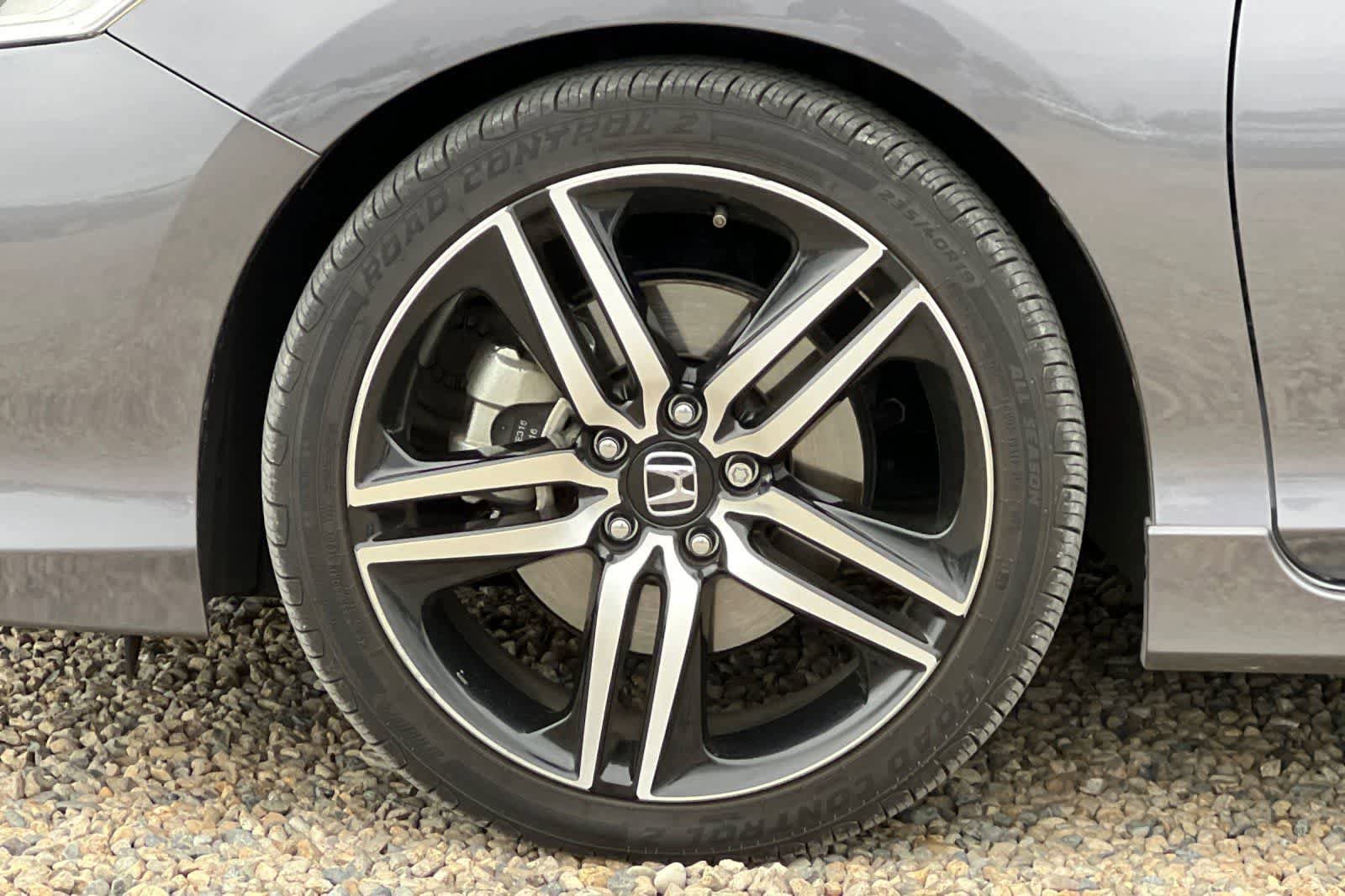 Used 2017 Honda Accord Sport image 12