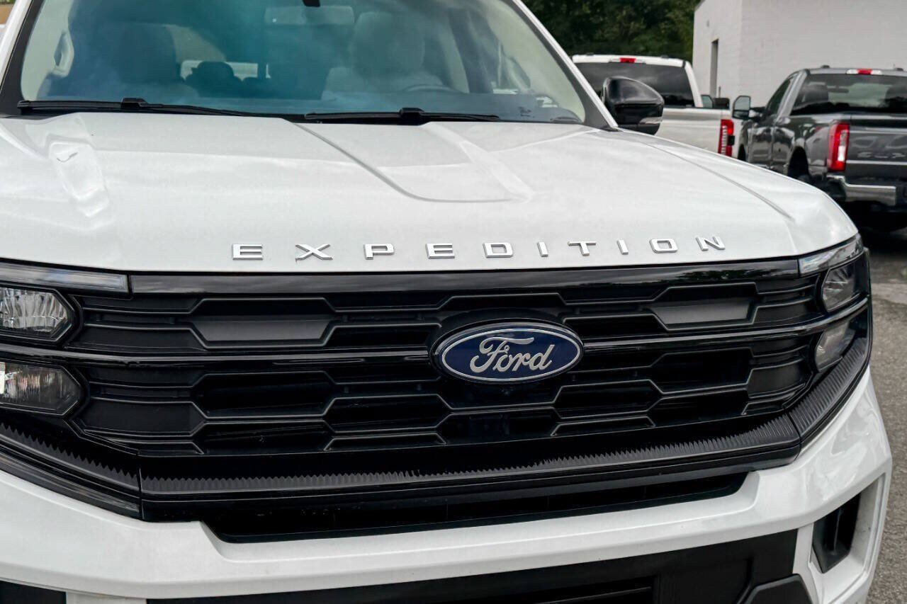 Used 2025 Ford Expedition Active AWD/4WD image 9