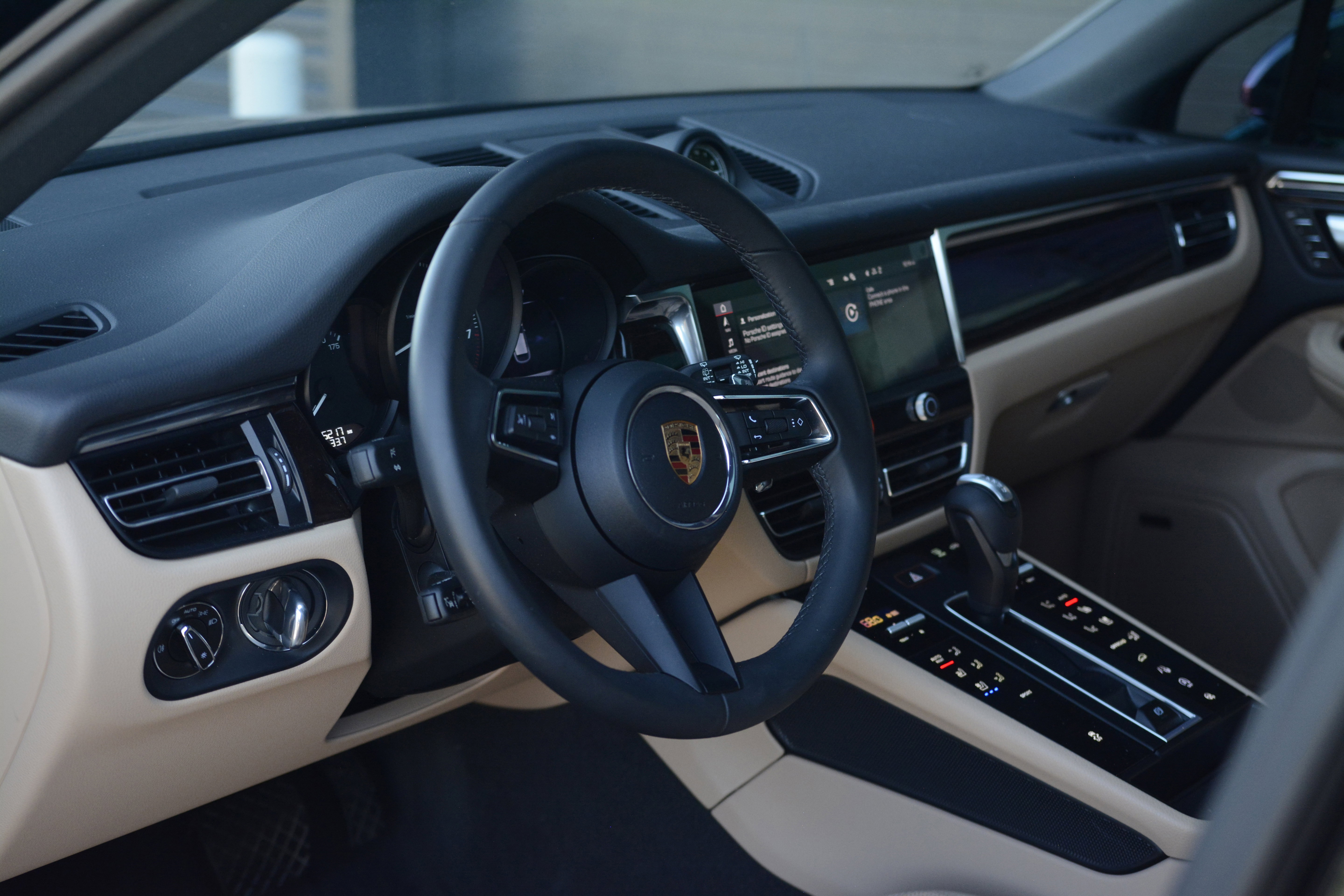 Used 2026 Porsche Macan AWD/4WD image 4