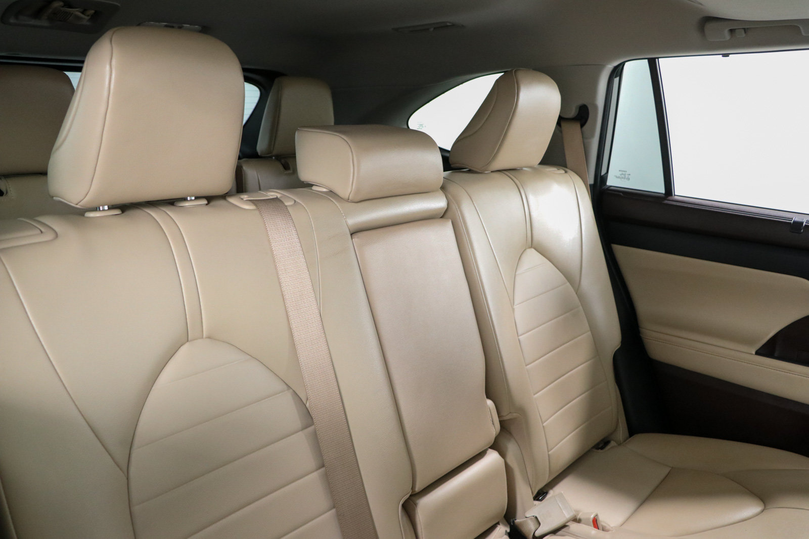 Used 2022 Toyota Highlander XLE FWD image 29