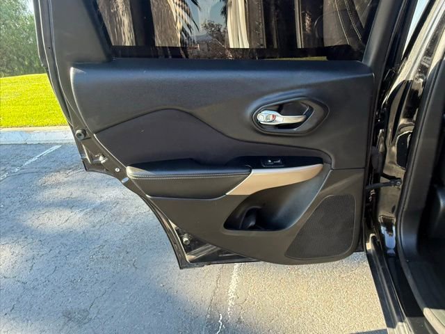 Used 2017 Jeep Cherokee Latitude image 12