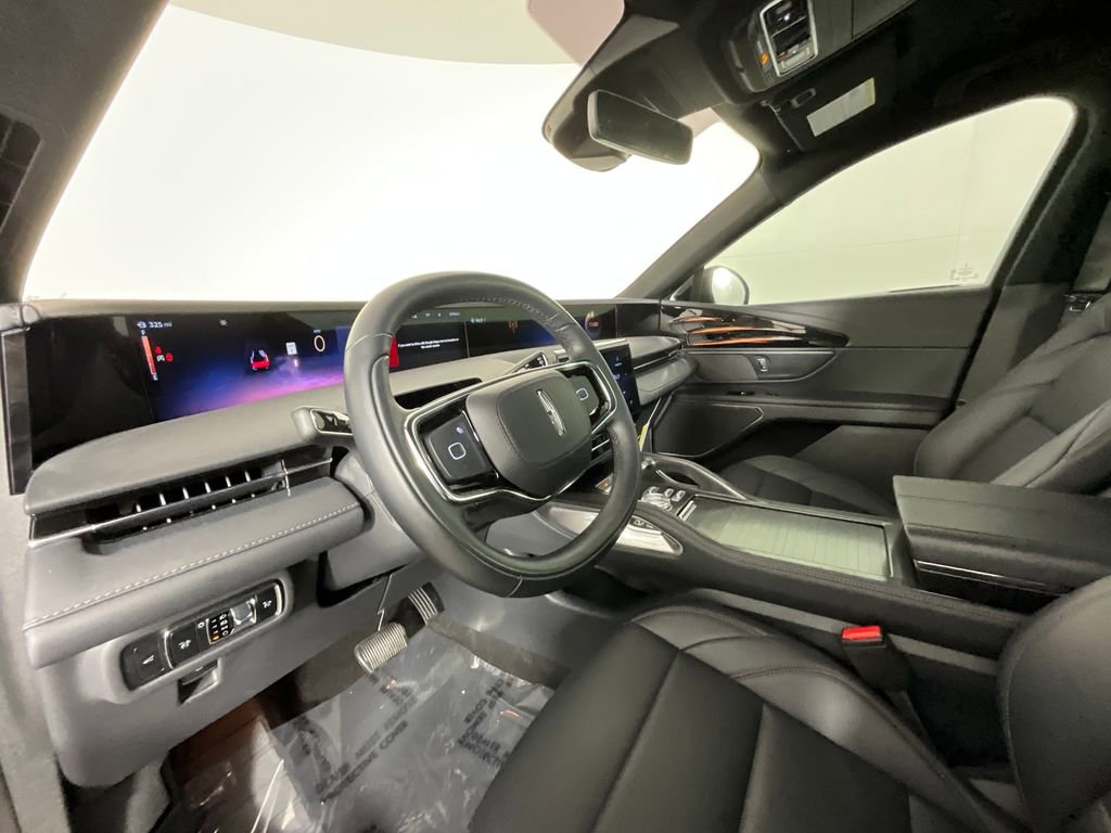 Used 2025 Lincoln Nautilus Premier w/ Jet Appearance Package image 15