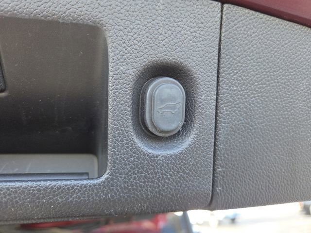 Used 2017 GMC Yukon SLT image 16