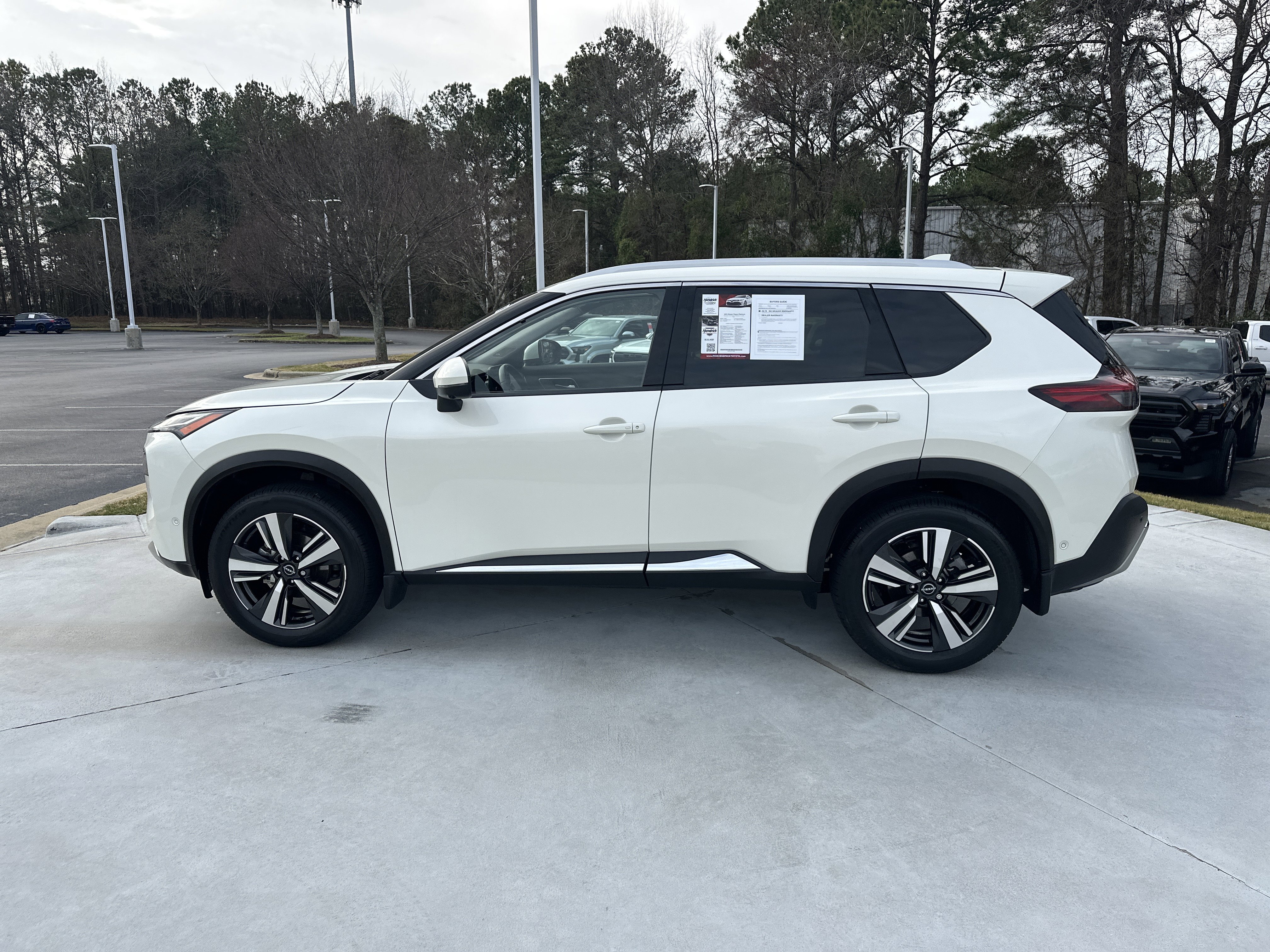 Used 2023 Nissan Rogue Platinum w/ Platinum Premium Package image 7