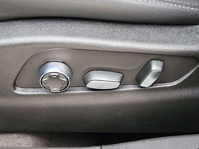 Certified 2025 Cadillac XT4 Premium Luxury image 24