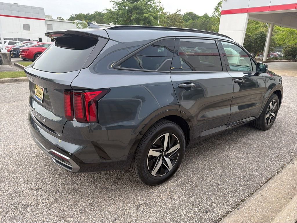 Used 2022 Kia Sorento S w/ Panoramic Sunroof Package FWD image 3