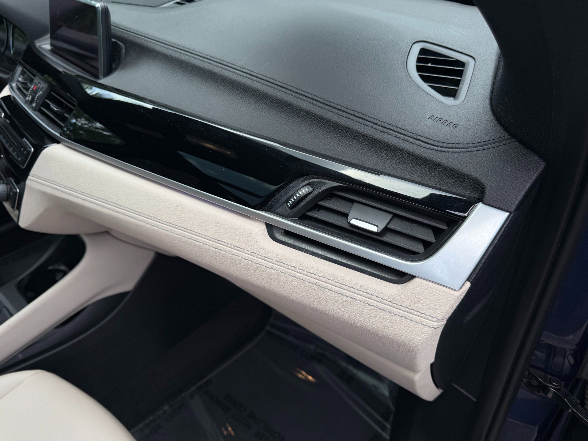 Used 2021 BMW X1 xDrive28i w/ Convenience Package image 13