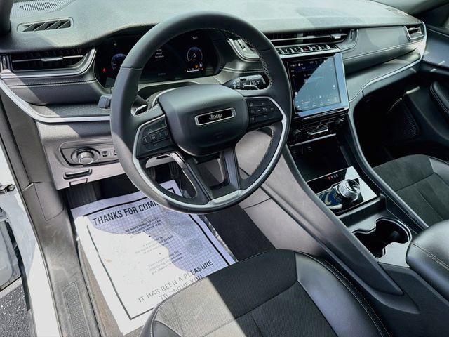 Used 2024 Jeep Grand Cherokee L Altitude RWD image 10
