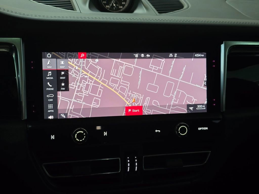 Used 2024 Porsche Macan image 14