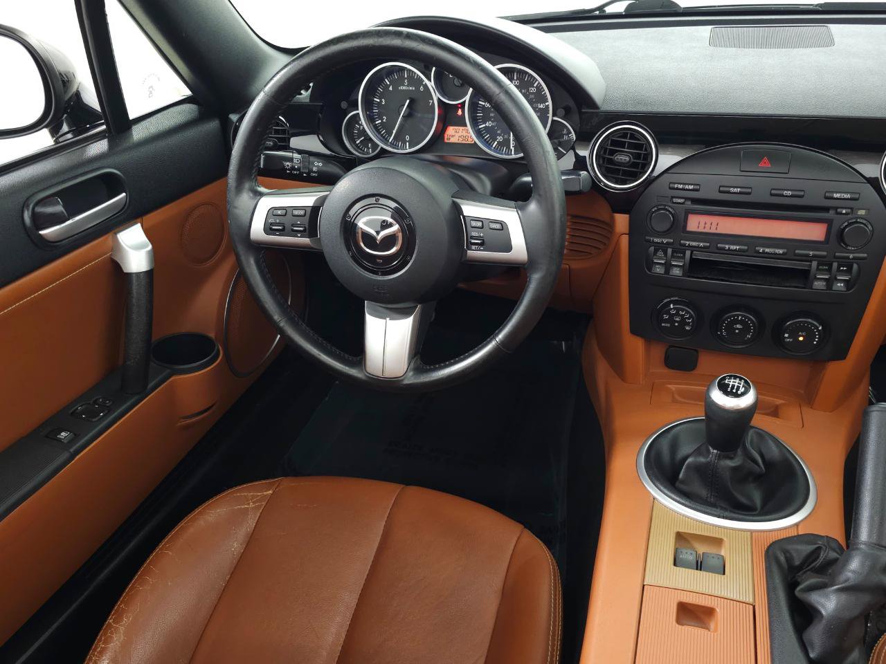 Used 2006 MAZDA MX-5 Miata Grand Touring w/ Premium Pkg RWD image 18