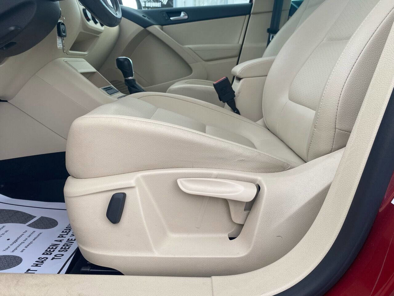 Used 2013 Volkswagen Tiguan SE image 24