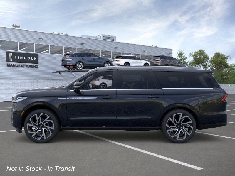 New 2026 Lincoln Navigator L Reserve AWD/4WD image 3